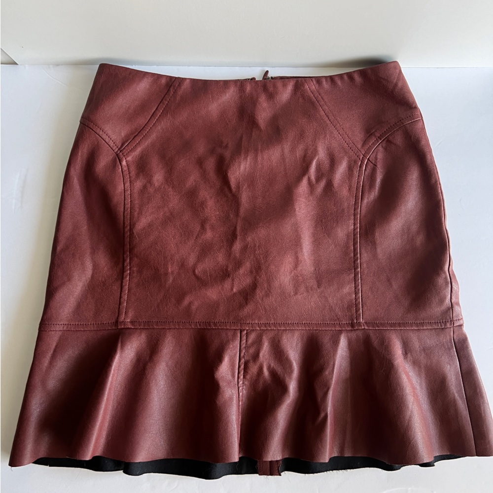 bcbgmaxazria Faux Leather Ruffle Skirt in Maroon